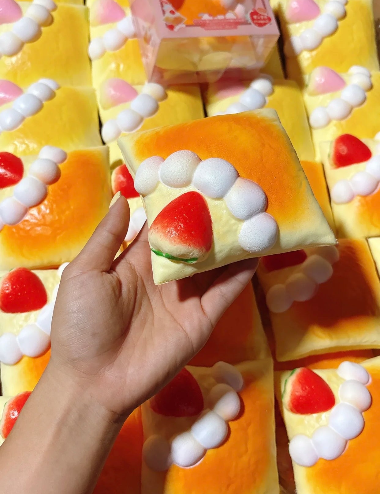 Strawberry Mille Crepe Slow-Rise ruirui Squishy toy