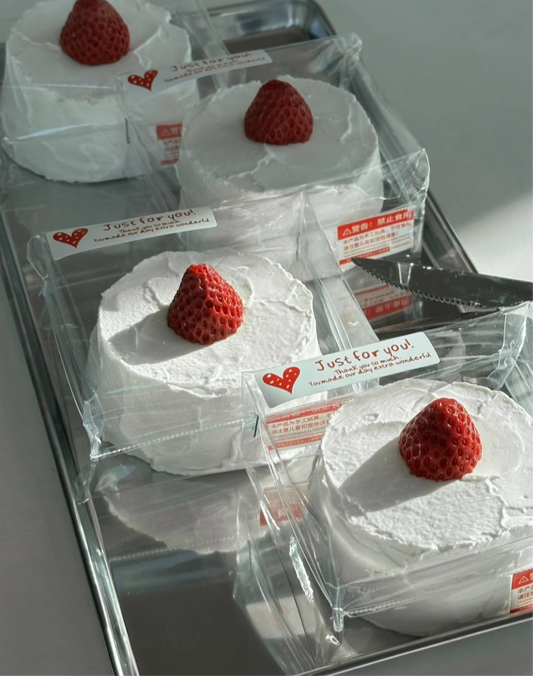Strawberry Cake ruirui Squishy toy
