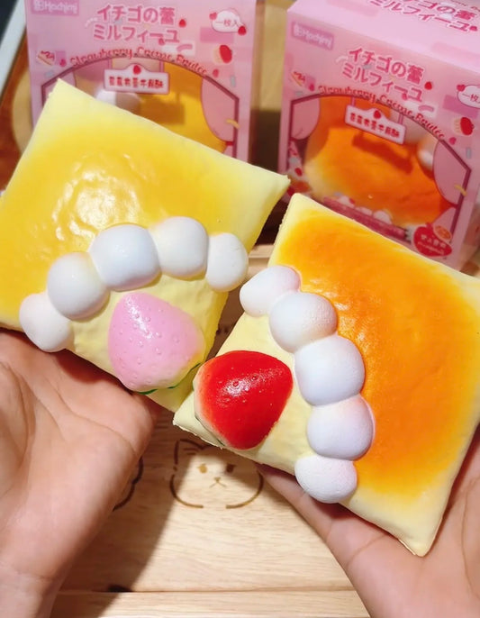 Strawberry Mille Crepe Slow-Rise ruirui Squishy toy