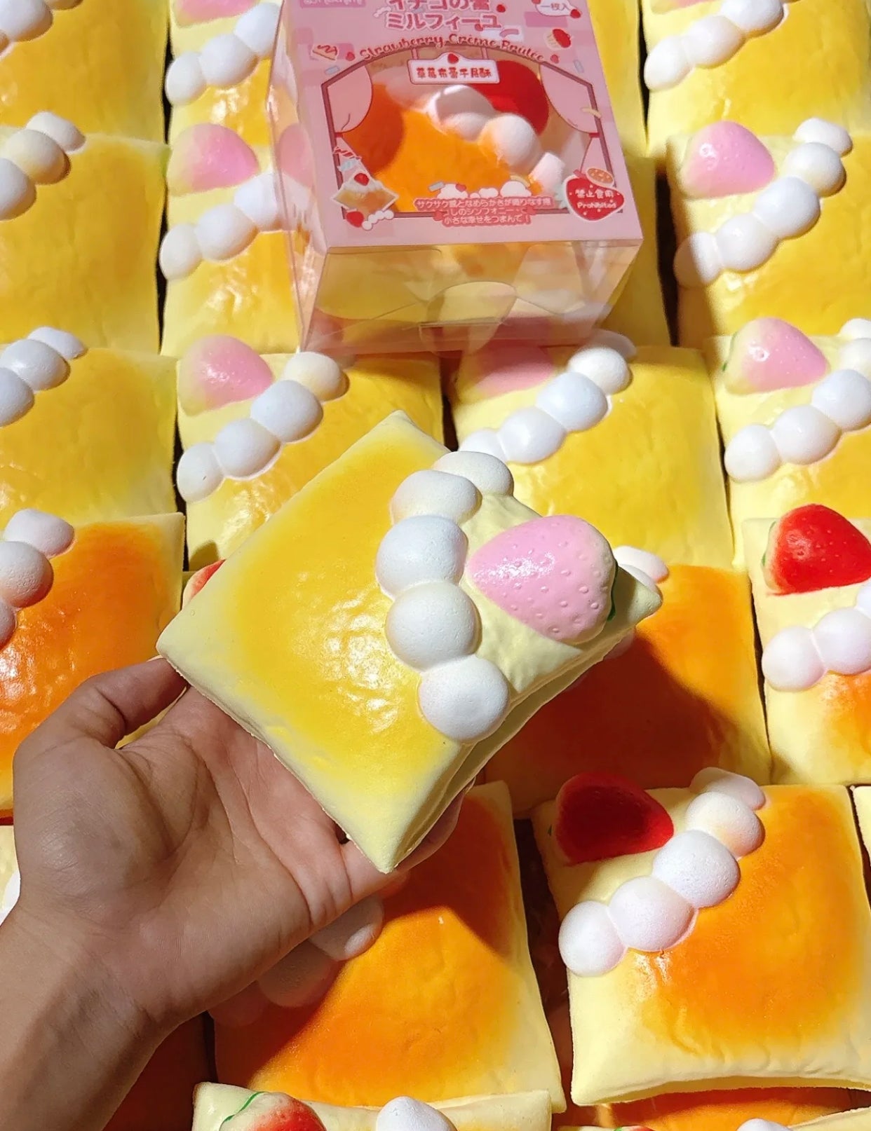 Strawberry Mille Crepe Slow-Rise ruirui Squishy toy